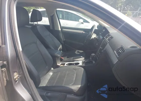 2013 Volkswagen Passat 2.5L Se z USA, uszkodzony, nr VIN 1VWBH7A36DC004946